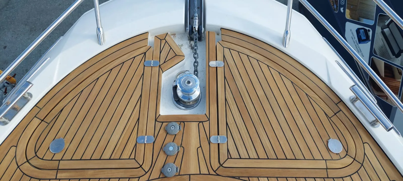 Natural teak deck detailing
